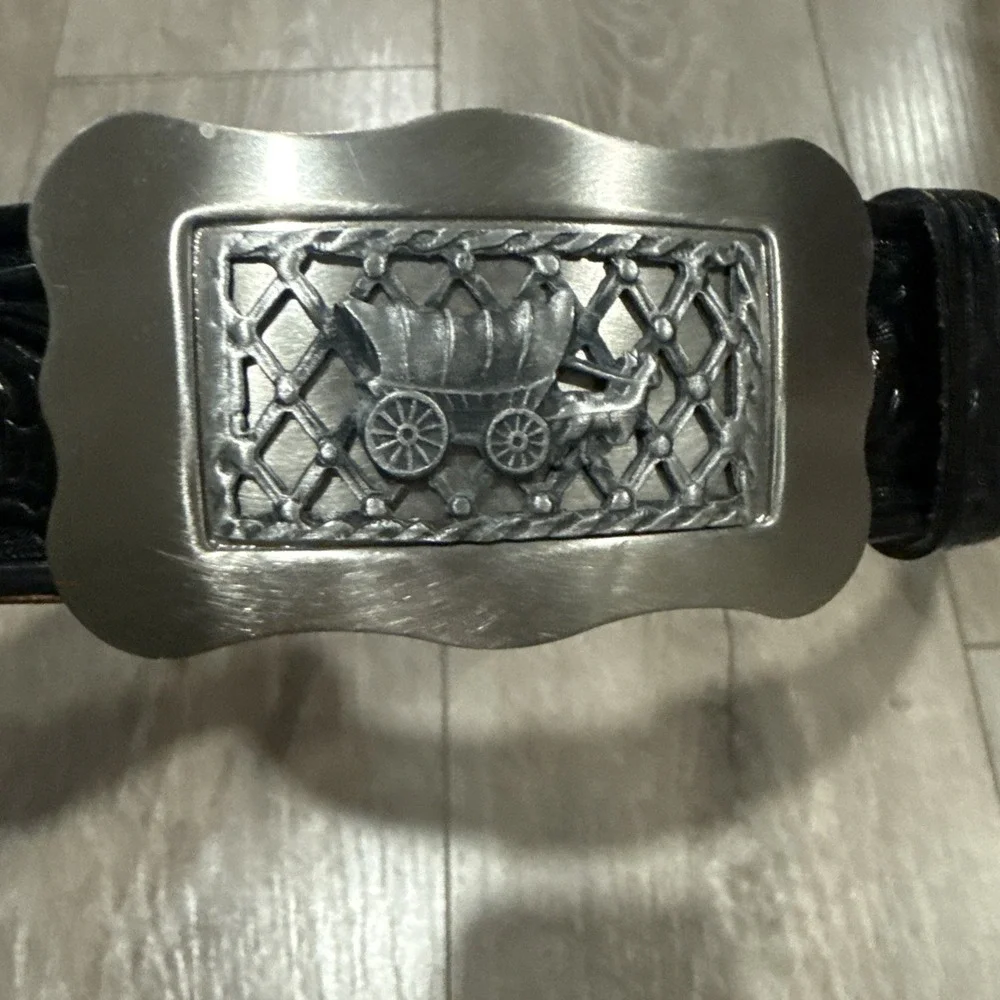Chambers Belt Co Men's leather Belt with Engraved Metal Buckle Sz 36 Made‎ USA